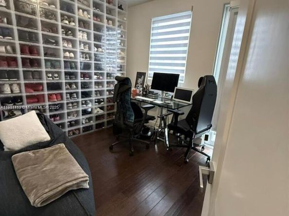 9165 NW 33rd St, Doral FL 33172