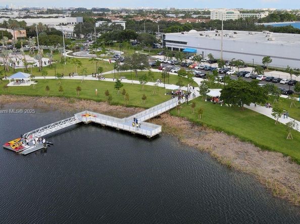 9165 NW 33rd St, Doral FL 33172