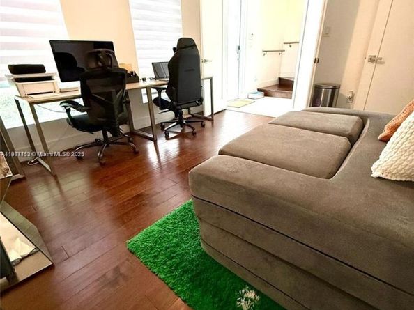 9165 NW 33rd St, Doral FL 33172