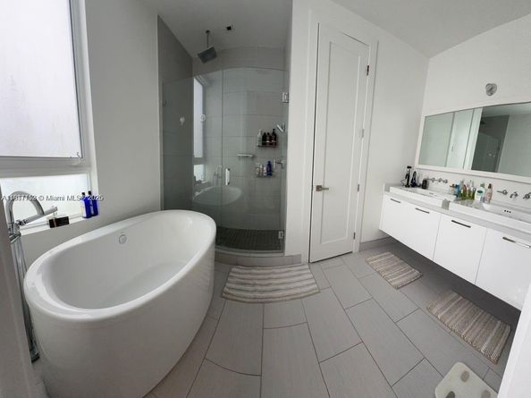 9165 NW 33rd St, Doral FL 33172