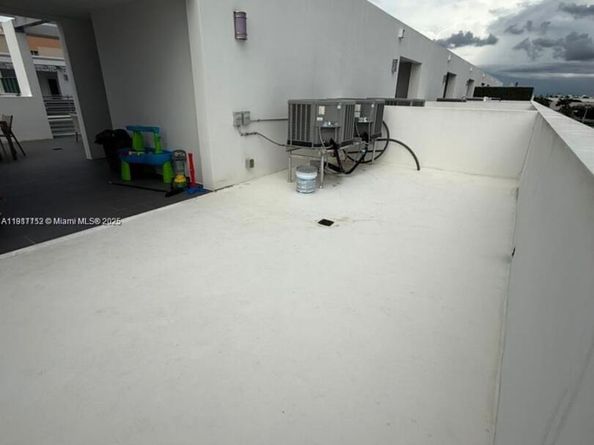 9165 NW 33rd St, Doral FL 33172