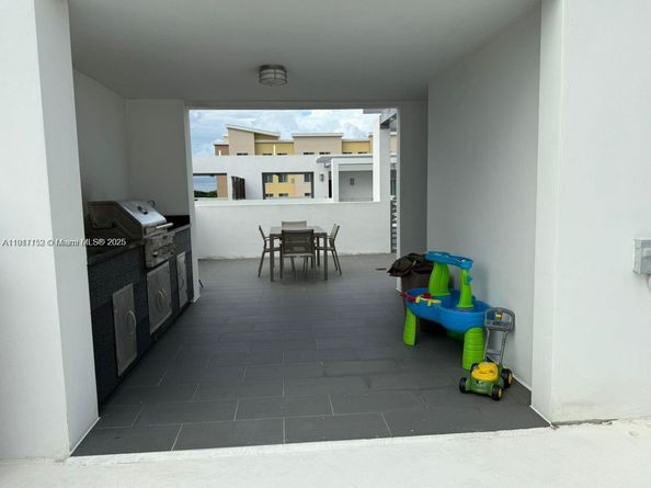 9165 NW 33rd St, Doral FL 33172