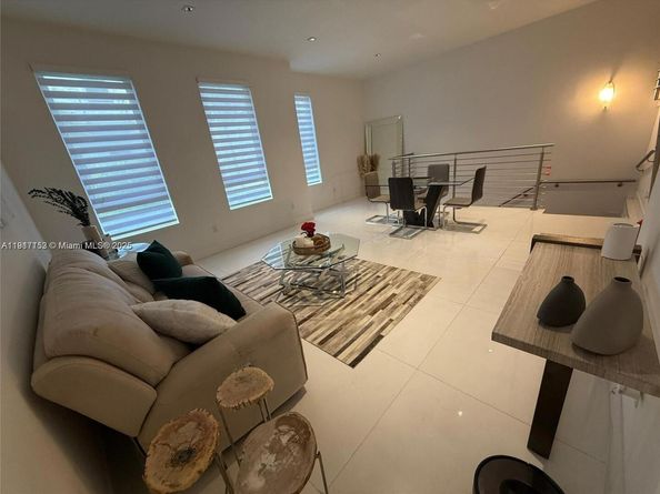 9165 NW 33rd St, Doral FL 33172