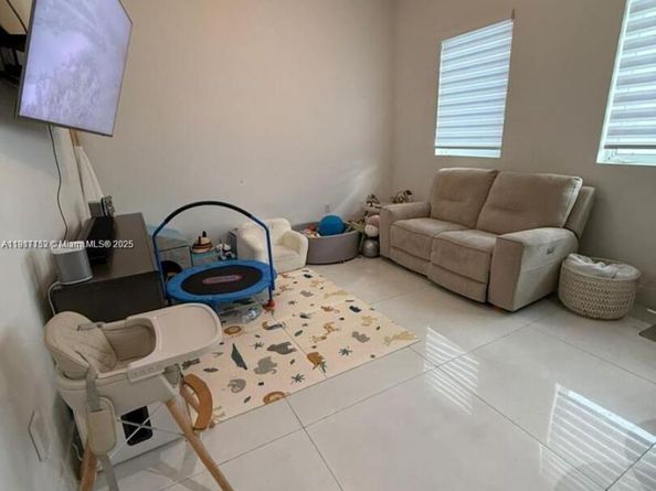 9165 NW 33rd St, Doral FL 33172