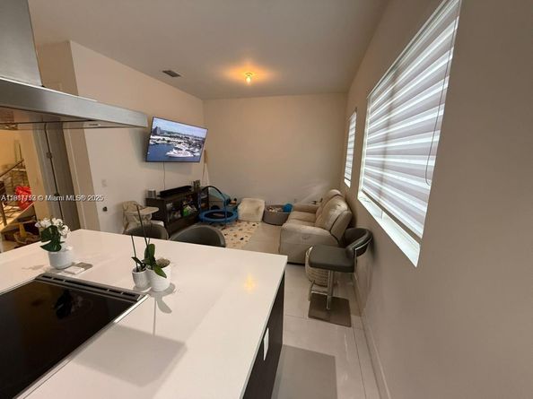 9165 NW 33rd St, Doral FL 33172