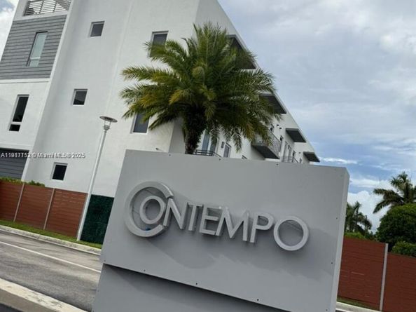 9165 NW 33rd St, Doral FL 33172