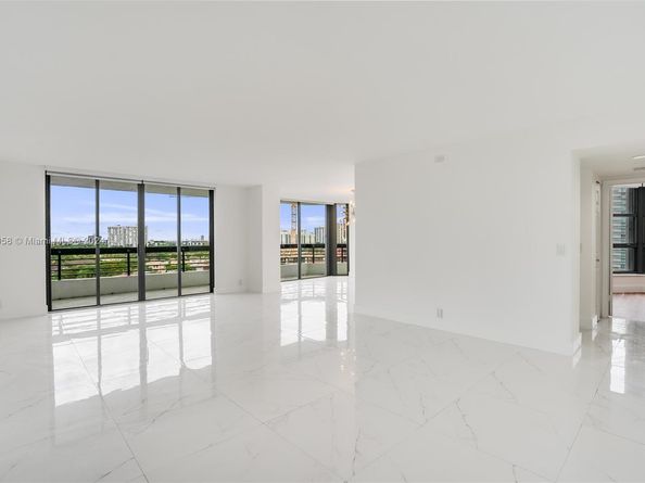 3500 Mystic Pointe Dr 1205, Aventura FL 33180