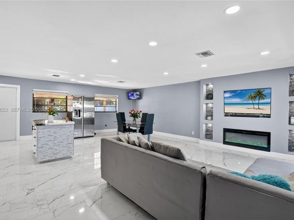 1318 13th St, West Palm Beach FL 33401