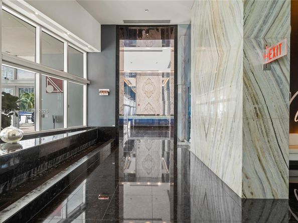 335 S Biscayne Blvd 3108, Miami FL 33131