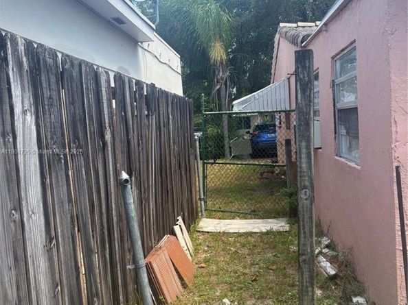 2530 Washington St, Hollywood FL 33020