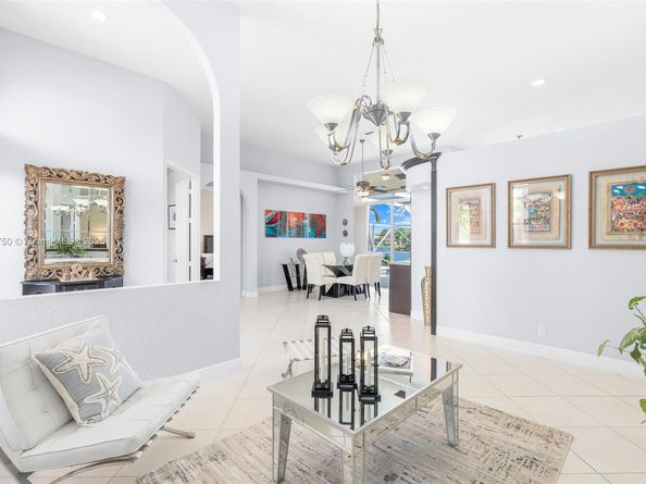 5135 Kensington Cir, Coral Springs FL 33076
