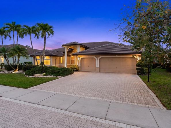 5135 Kensington Cir, Coral Springs FL 33076