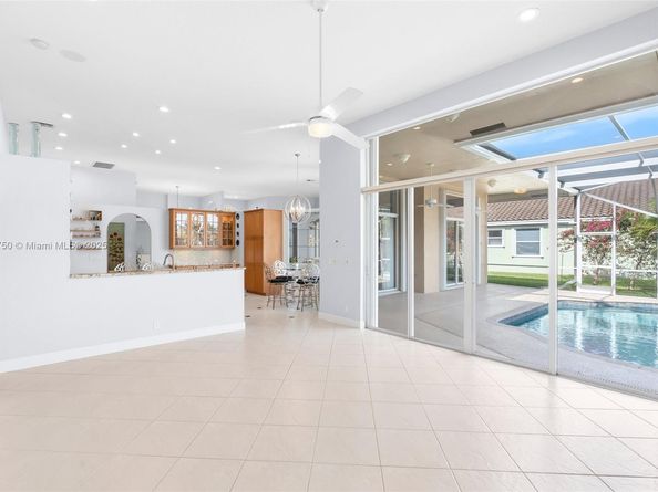 5135 Kensington Cir, Coral Springs FL 33076