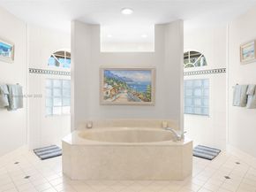 5135 Kensington Cir, Coral Springs FL 33076