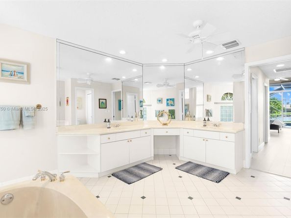 5135 Kensington Cir, Coral Springs FL 33076