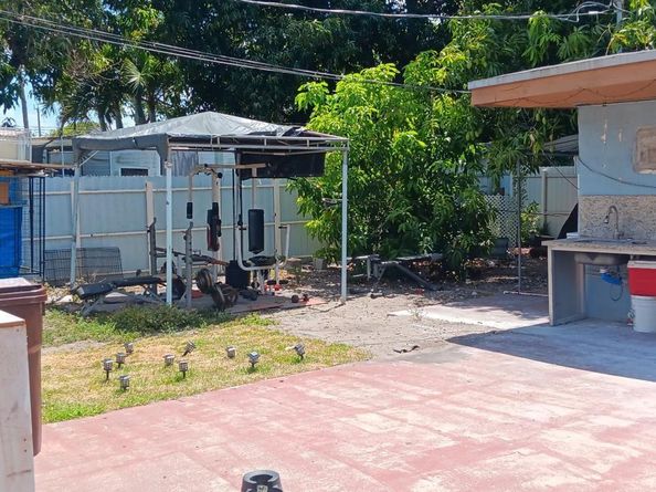 940 E 9th Pl, Hialeah FL 33010