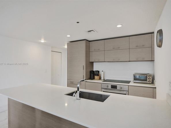 1300 S Miami Ave 3111, Miami FL 33130