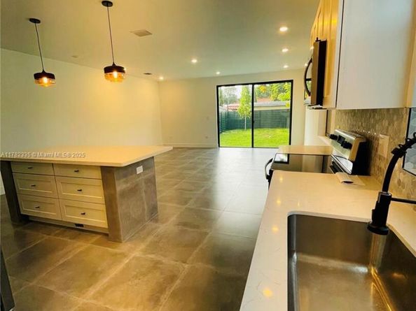 2735-2737 SW 2nd St, Miami FL 33135