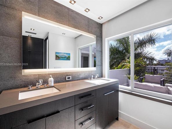 1024 Lenox Ave 8, Miami Beach FL 33139