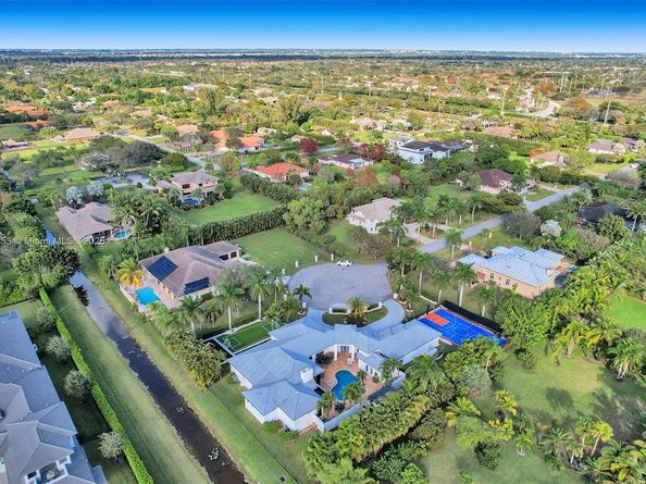11400 NW 7th St, Plantation FL 33325