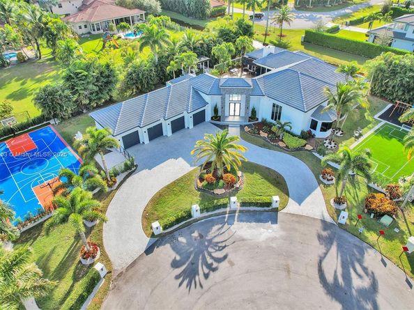 11400 NW 7th St, Plantation FL 33325