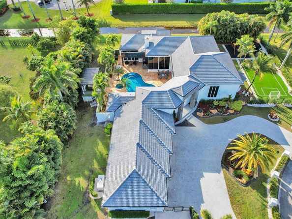 11400 NW 7th St, Plantation FL 33325