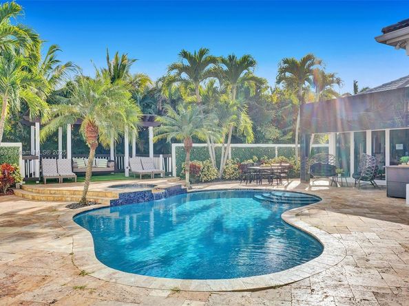 11400 NW 7th St, Plantation FL 33325
