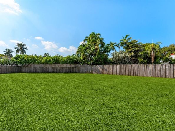5127 Alton Rd, Miami Beach FL 33140