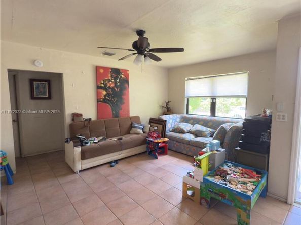 2921 NW 66th St, Miami FL 33147