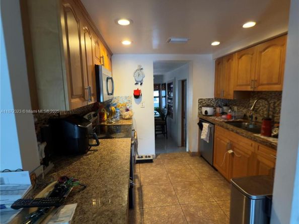 2921 NW 66th St, Miami FL 33147