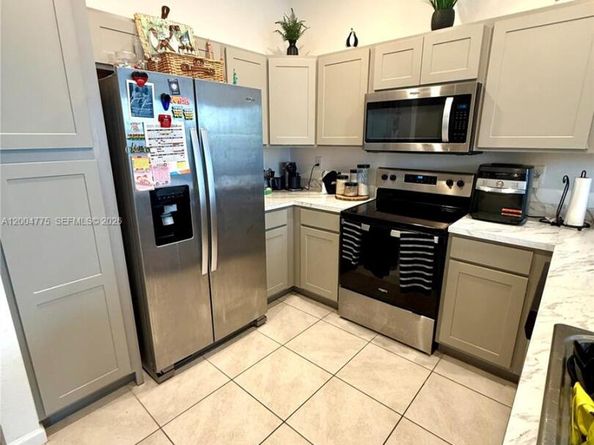 1088 NW 208th Ter, Miami Gardens FL 33169