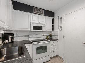 17800 Atlantic Blvd 203, Sunny Isles Beach FL 33160