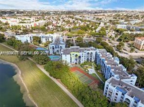 9440 Fontainebleau Blvd 203, Miami FL 33172