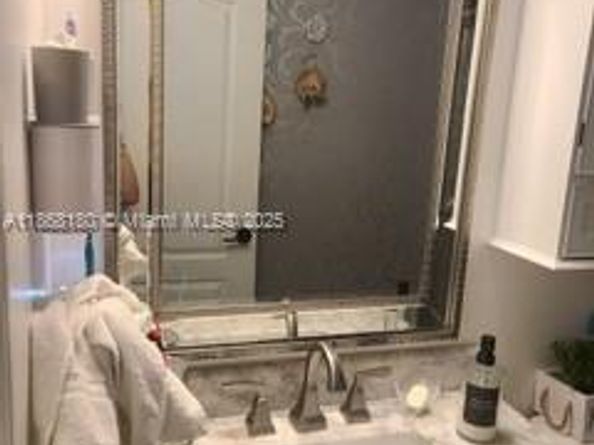 15563 SW 137th Pl, Miami FL 33177