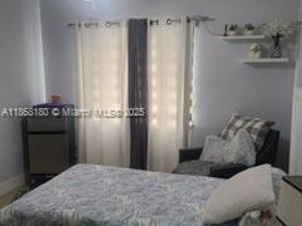 15563 SW 137th Pl, Miami FL 33177