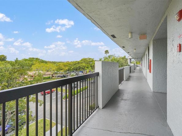 4132 S Carambola Cir S F406, Coconut Creek FL 33066
