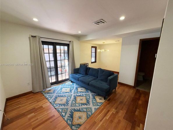 231 Majorca Ave C, Coral Gables FL 33134