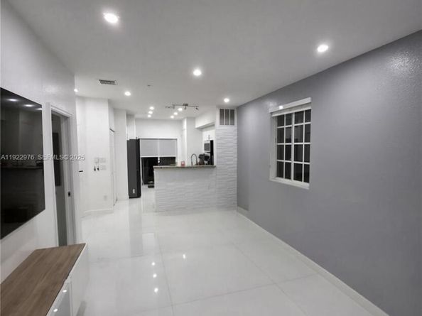 111 NW 2nd Ave 2, Hallandale Beach FL 33009