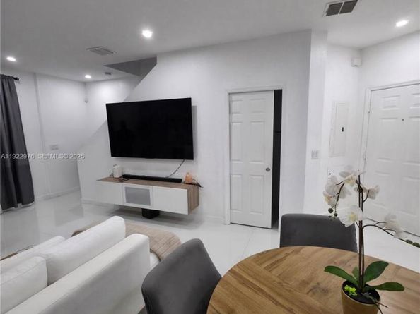 111 NW 2nd Ave 2, Hallandale Beach FL 33009