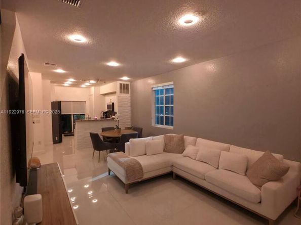 111 NW 2nd Ave 2, Hallandale Beach FL 33009