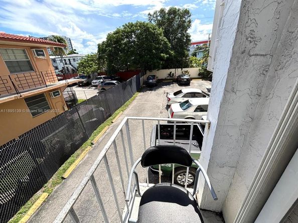2138 SW 6th St 201, Miami FL 33135