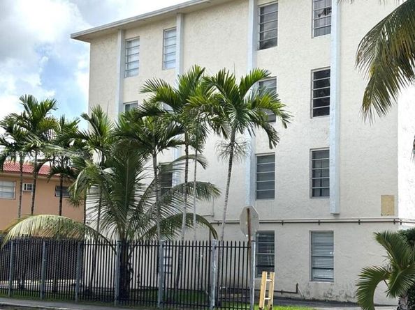 2138 SW 6th St 201, Miami FL 33135