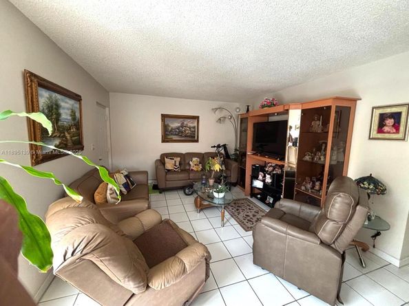 2138 SW 6th St 201, Miami FL 33135