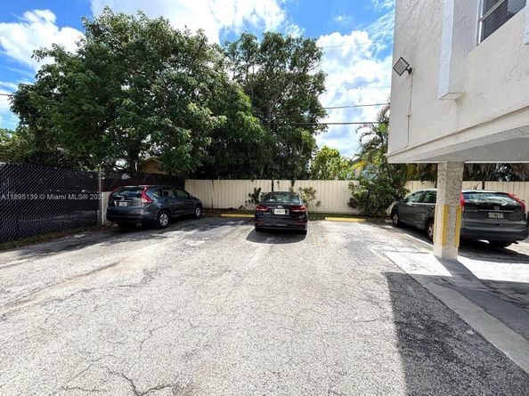 2138 SW 6th St 201, Miami FL 33135