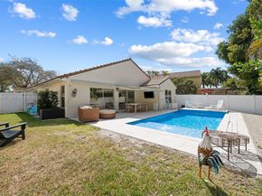 334 SW 194th Ave, Pembroke Pines FL 33029