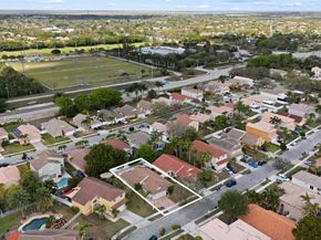 334 SW 194th Ave, Pembroke Pines FL 33029