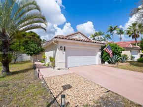 334 SW 194th Ave, Pembroke Pines FL 33029