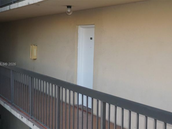 995 SW 84th Ave 218, Miami FL 33144