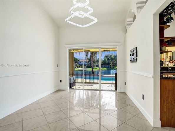 5421 Hawkes Bluff Ave, Davie FL 33331