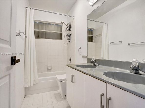 5421 Hawkes Bluff Ave, Davie FL 33331